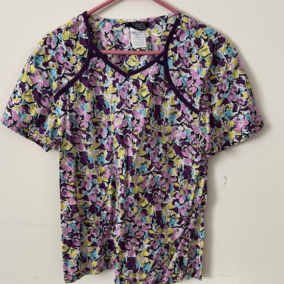 Vera Bradley & other brand Scrub Tops- Lot of 4 - - Picture 9 of 14